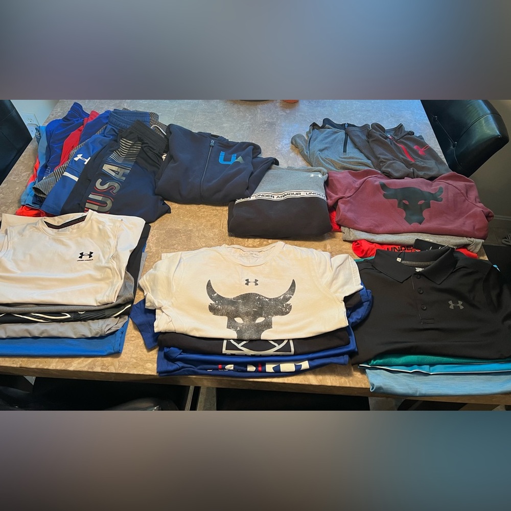 32 Piece Boys UnderArmour Size Medium Lot